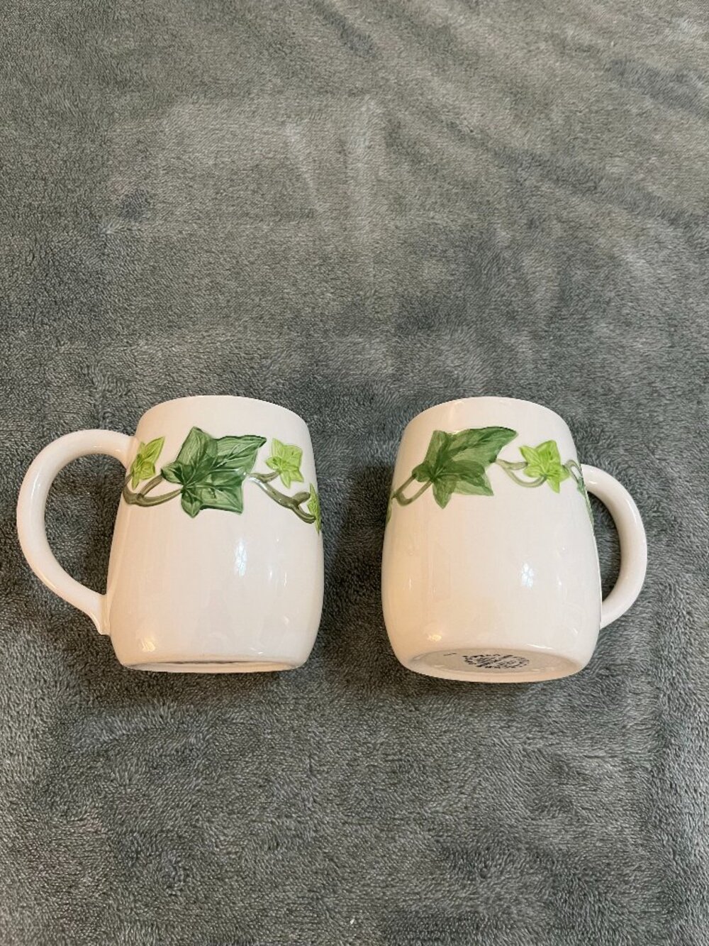 Vintage Franciscan Ivy 2 Grand Mugs 4.5” Tall Green USA 1950s Round Mark